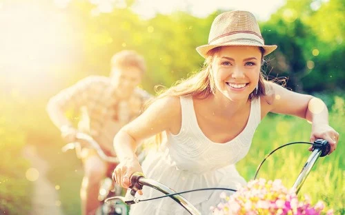 couple bike riding